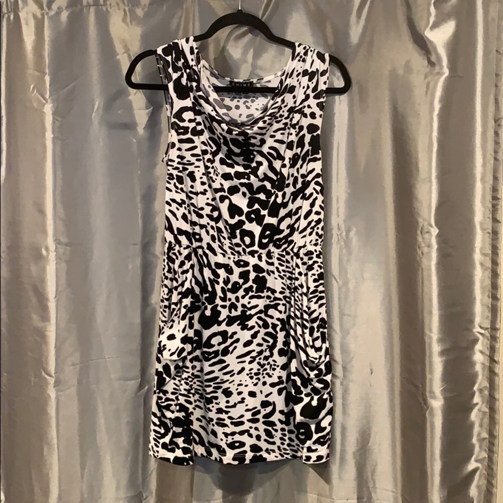 Chime patterned dress with pockets!